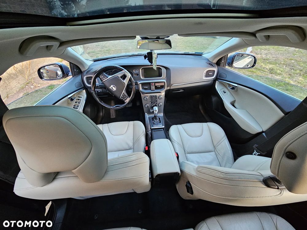 Volvo V40 D4 Momentum - 10