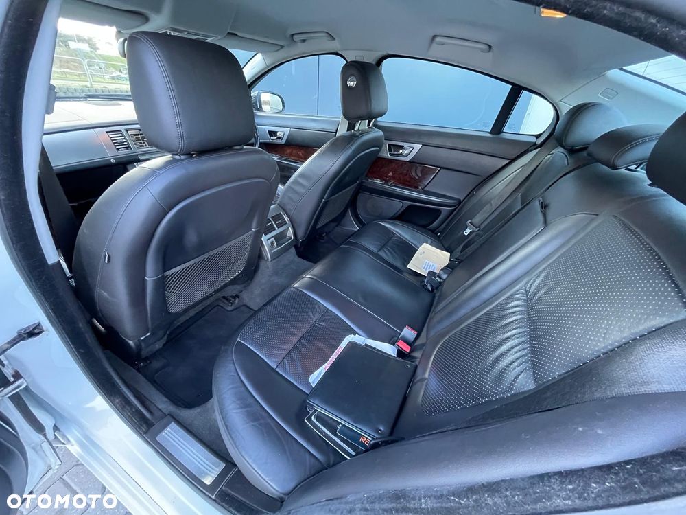 Jaguar XF 3.0 V6 Luxury - 10