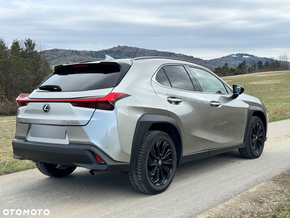 Lexus UX - 4