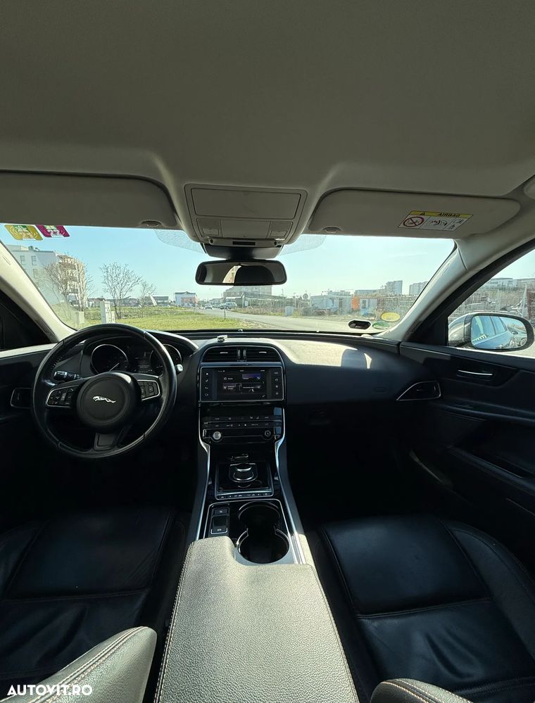 Jaguar XE 2.0 Prestige - 5
