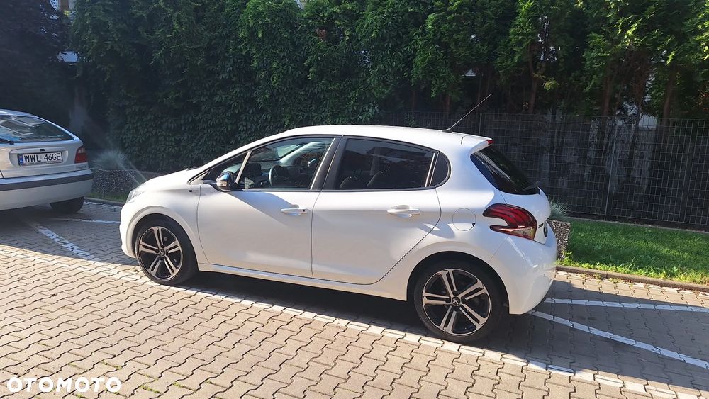 Peugeot 208 PureTech 110 Stop & Start EAT6 Allure - 10