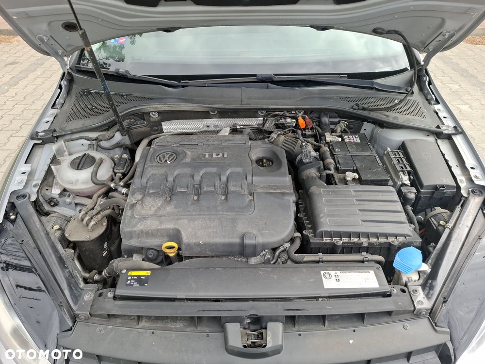 Volkswagen Golf 1.6 TDI BlueMotion Technology Comfortline - 22