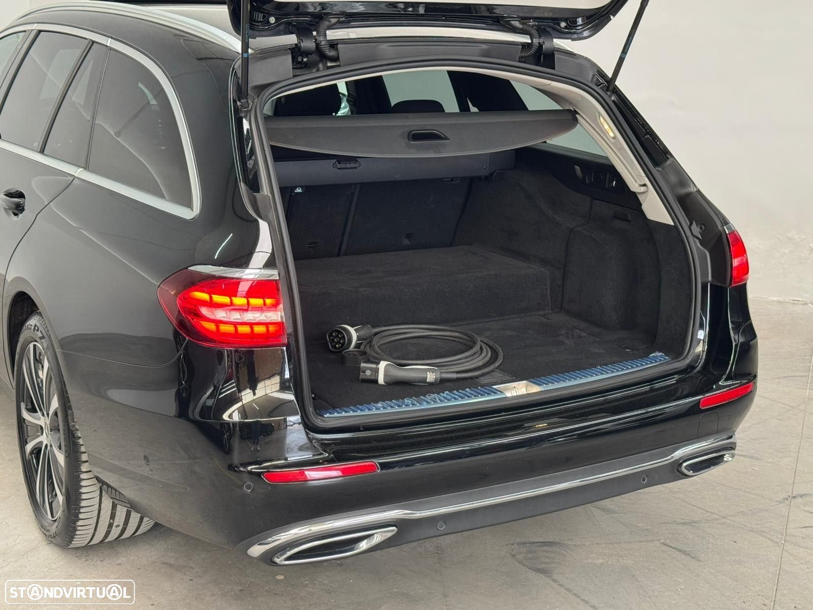 Mercedes-Benz E 300 e Exclusive Line - 18
