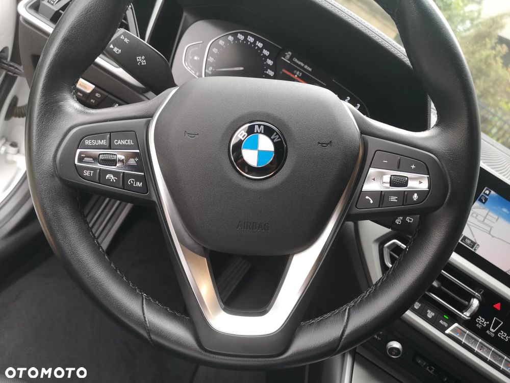 BMW Seria 3 330e PHEV sport - 12