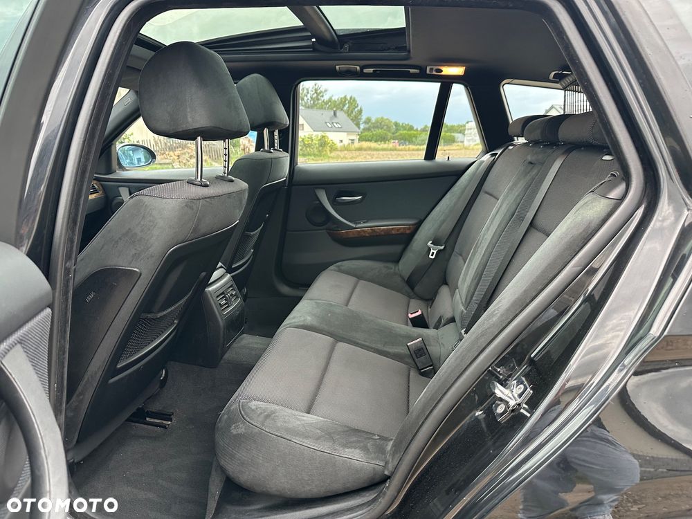 BMW Seria 3 320i - 24