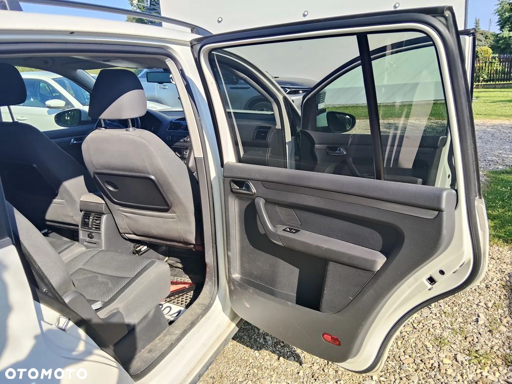 Volkswagen Touran 1.4 TSI Cross DSG - 4