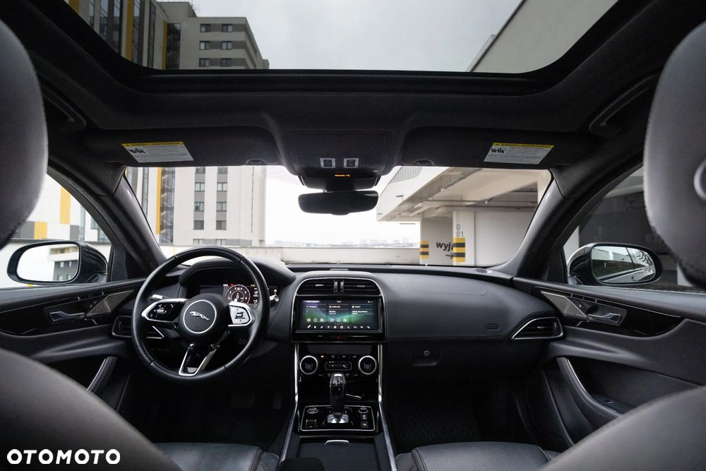 Jaguar XE 2.0 P250 SE - 13
