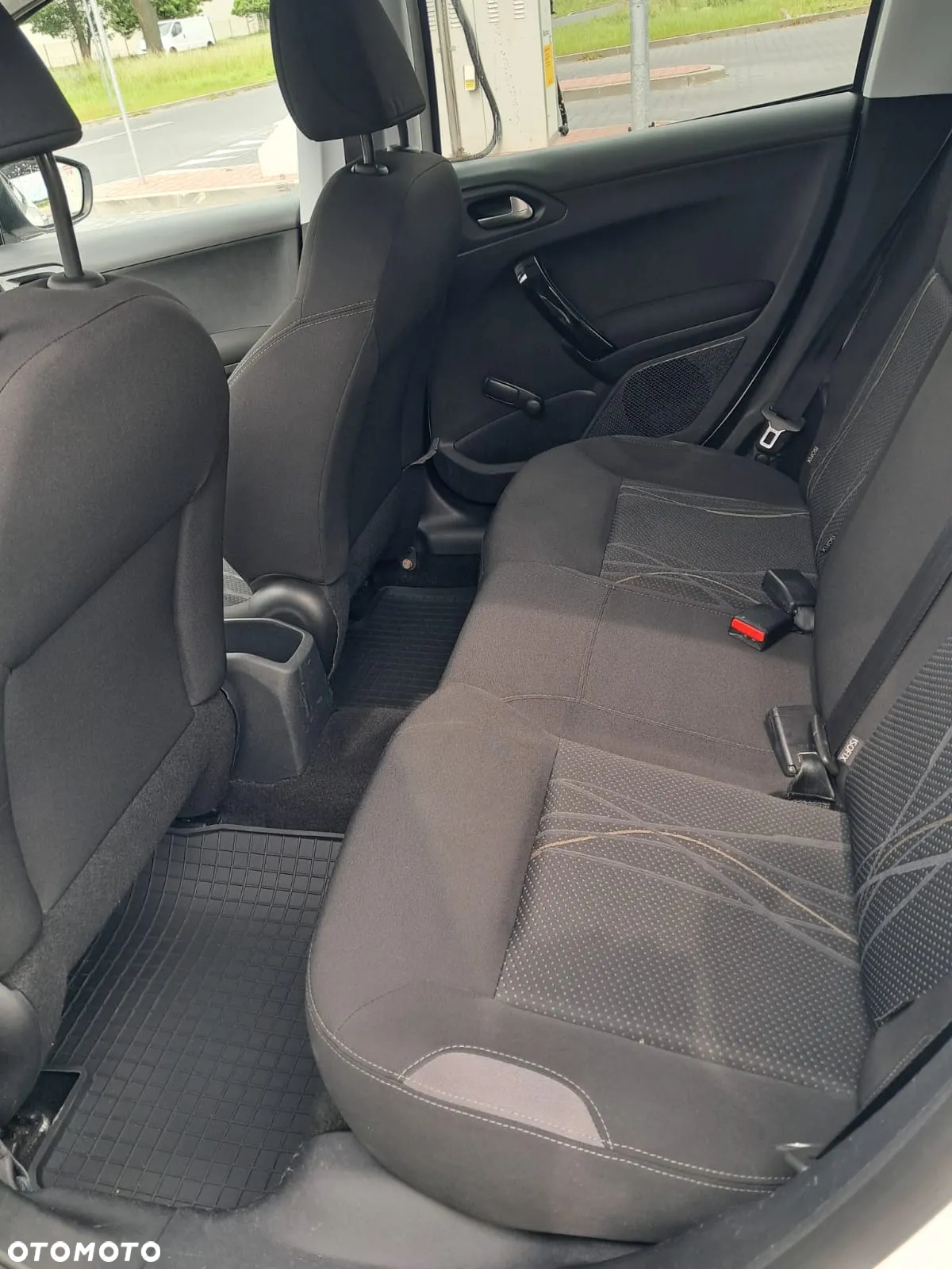 Peugeot 208 1.2 PureTech Allure - 18
