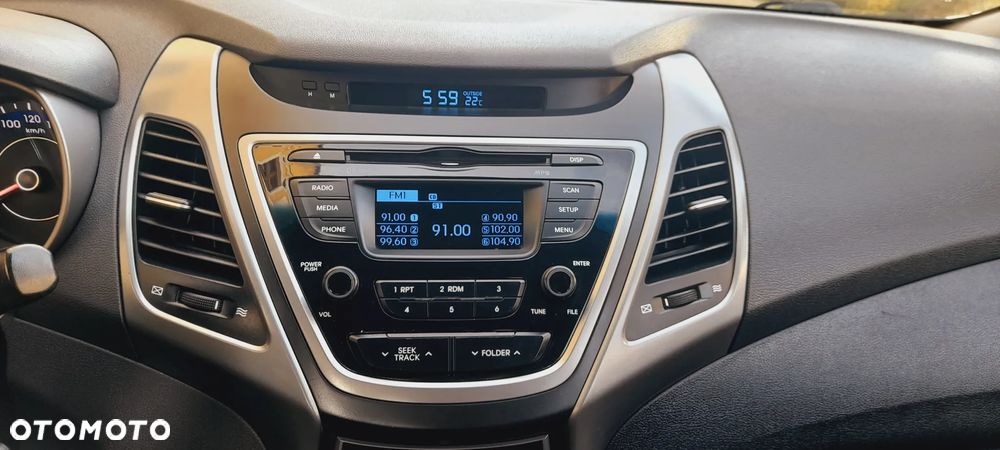 Hyundai Elantra 1.6 Comfort - 13
