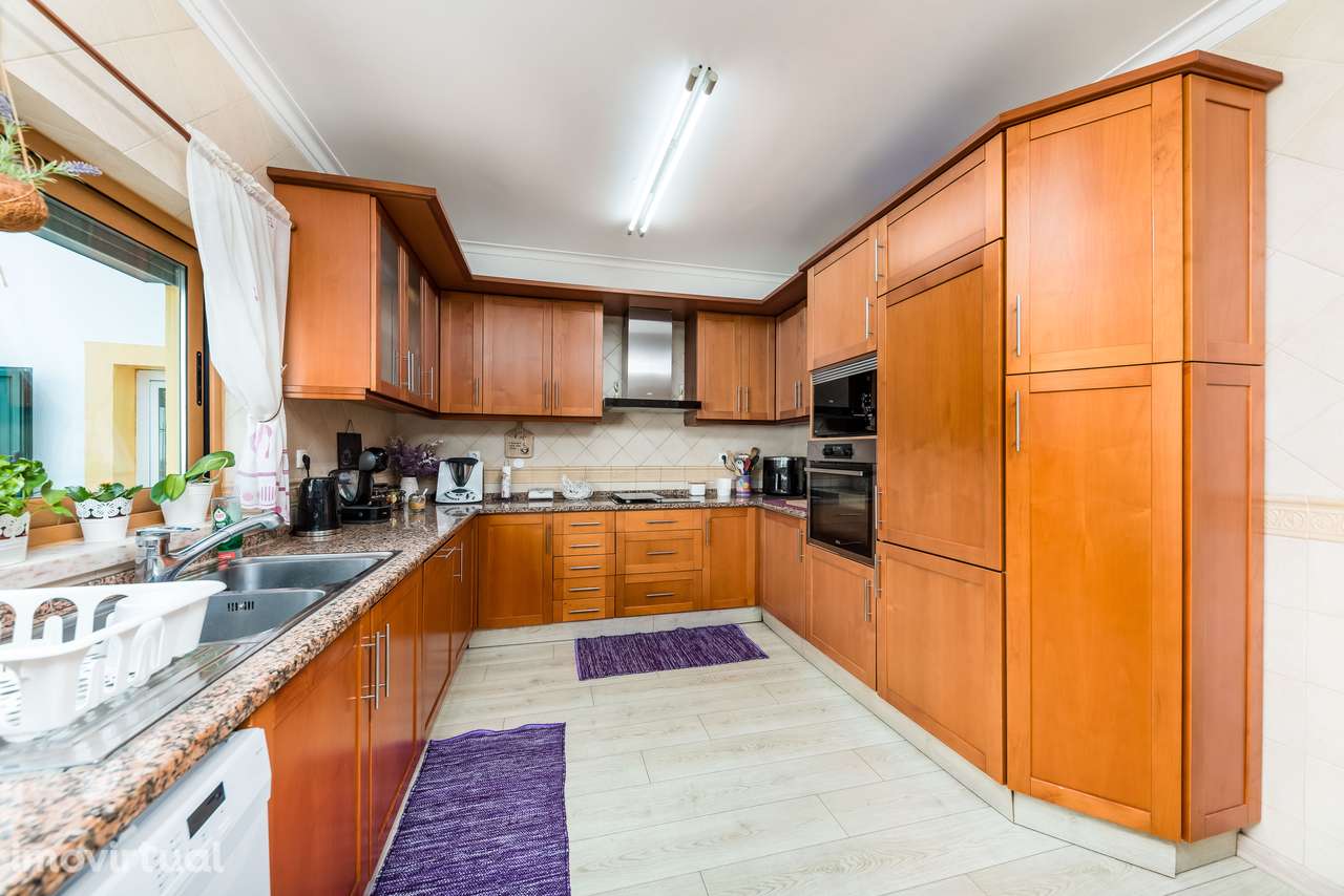 Moradia com 5 quartos| 2 Suite | Garagem e Sótão | 5m Metro - Grande imagem: 5/49