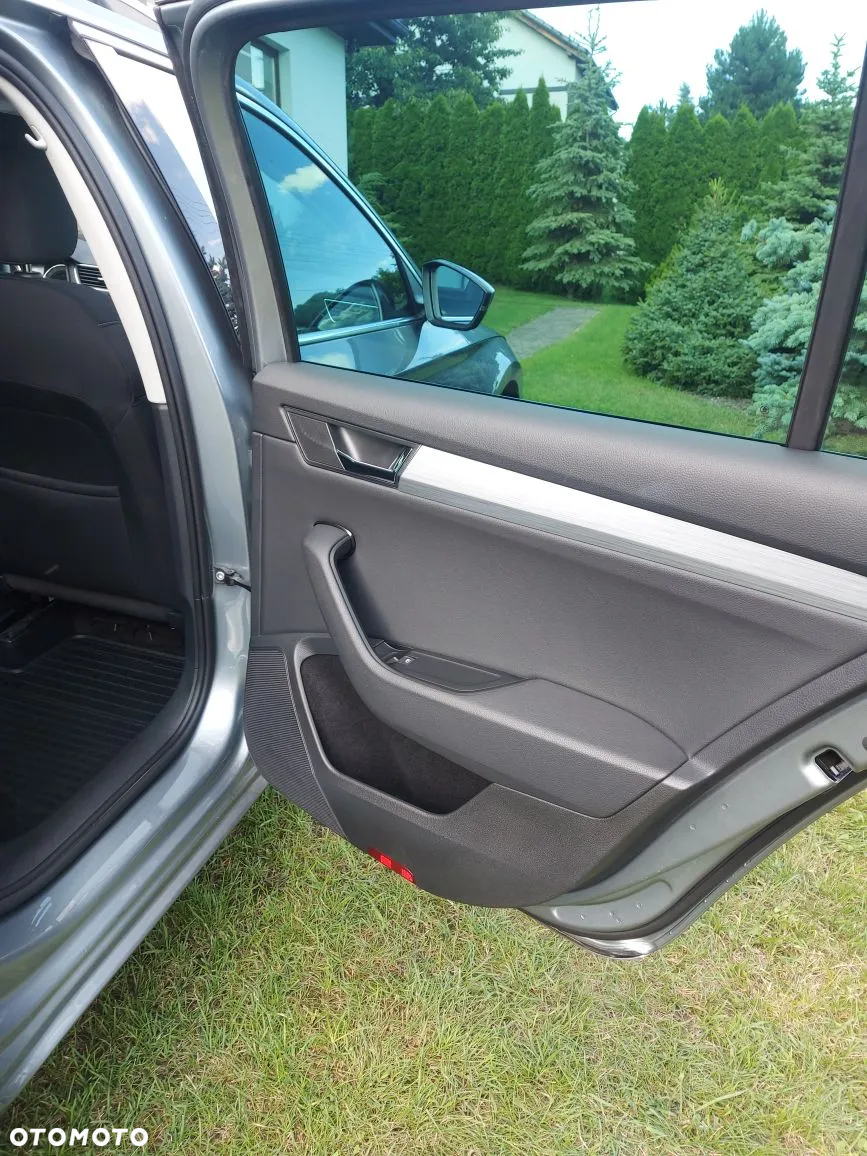 Skoda Superb 2.0 TDI SCR Ambition DSG - 14