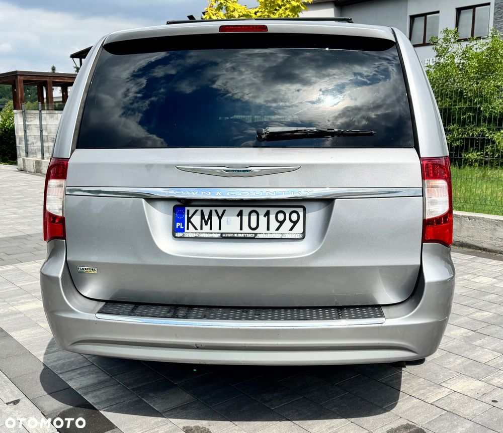 Chrysler Town & Country - 4
