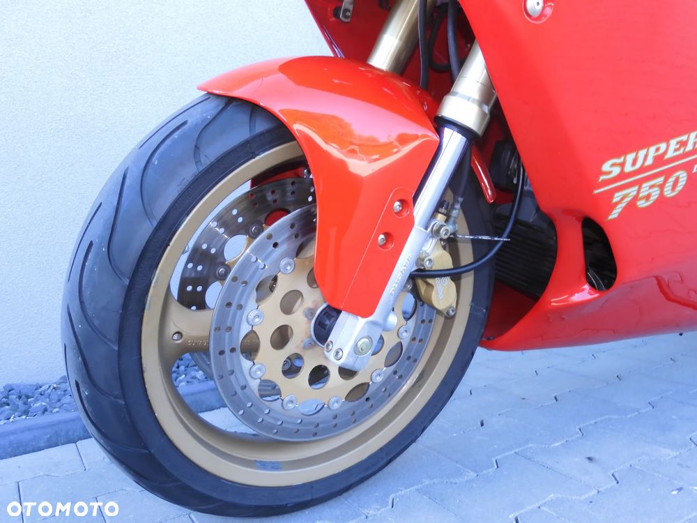 Ducati 750 - 25