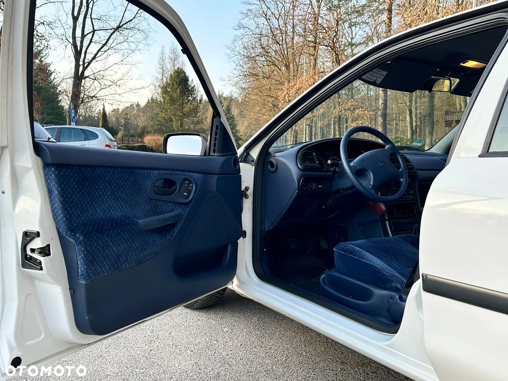 Ford Mondeo 1.6 CLX - 5