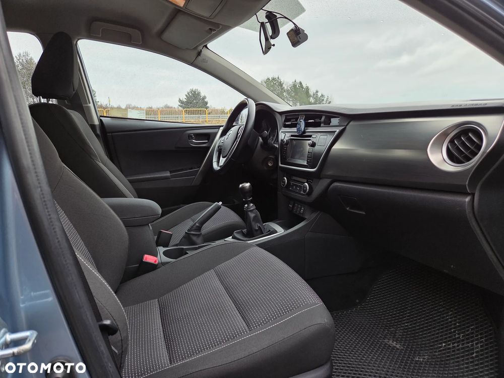 Toyota Auris 1.6 Premium - 11