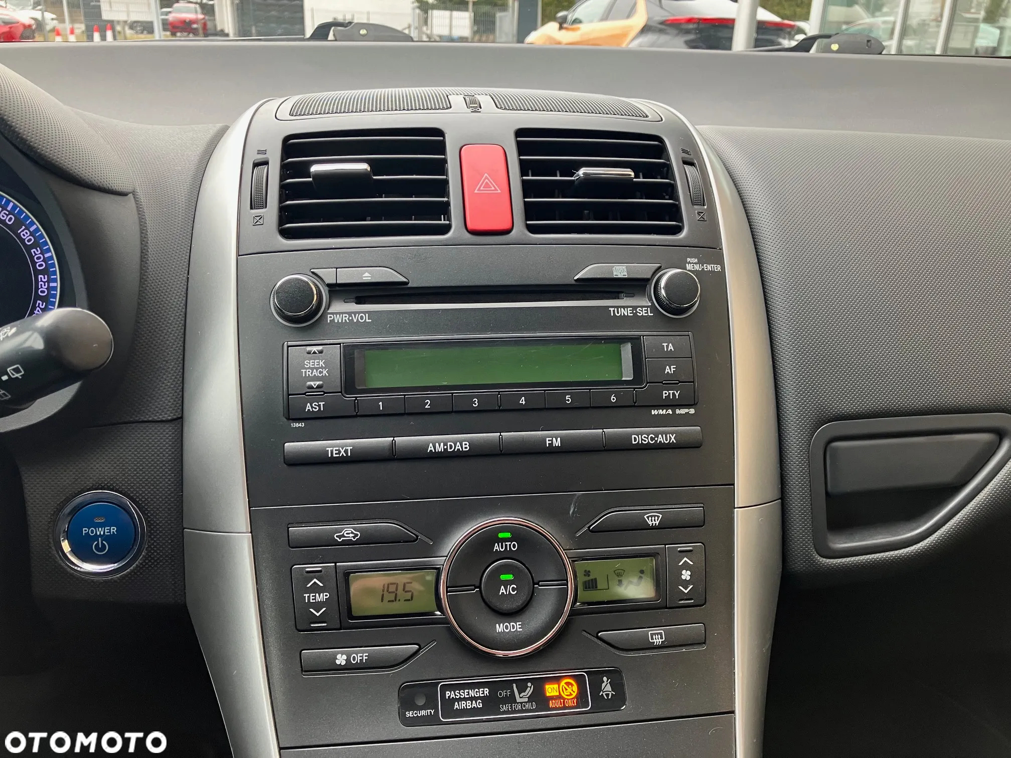 Toyota Auris 1.8 HSD Luna - 22