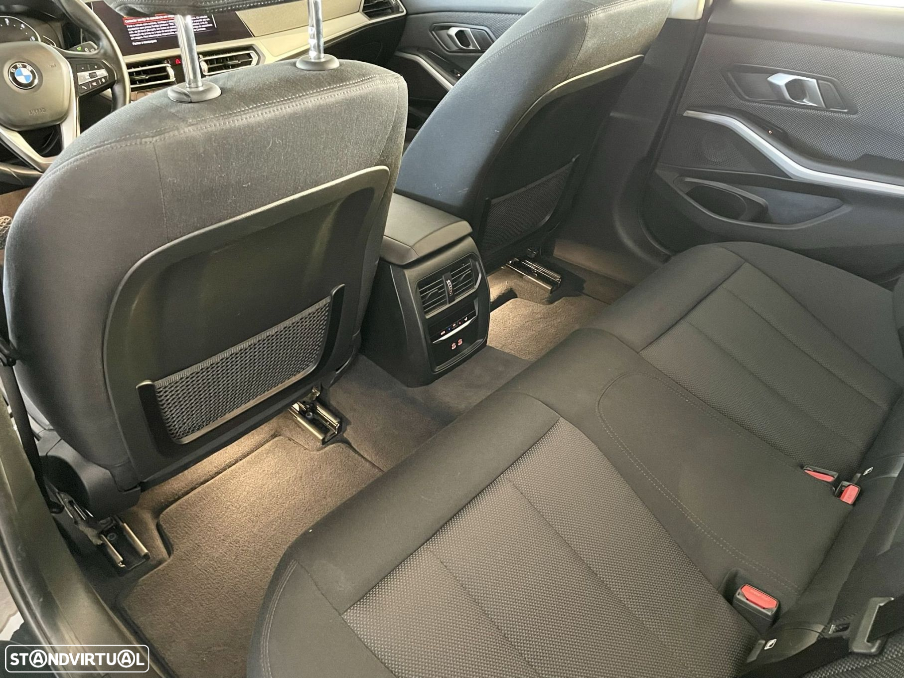 BMW 318 d Touring Auto - 13