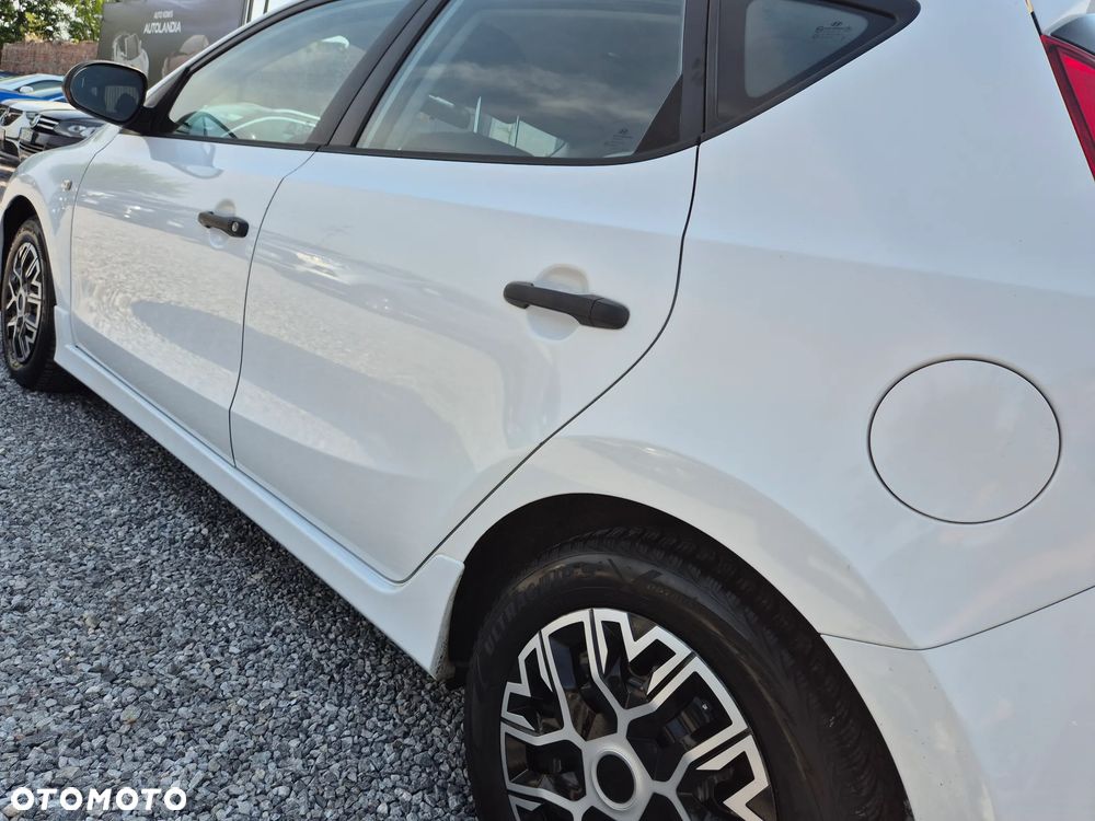 Hyundai i30 1.4 Blue Comfort - 24