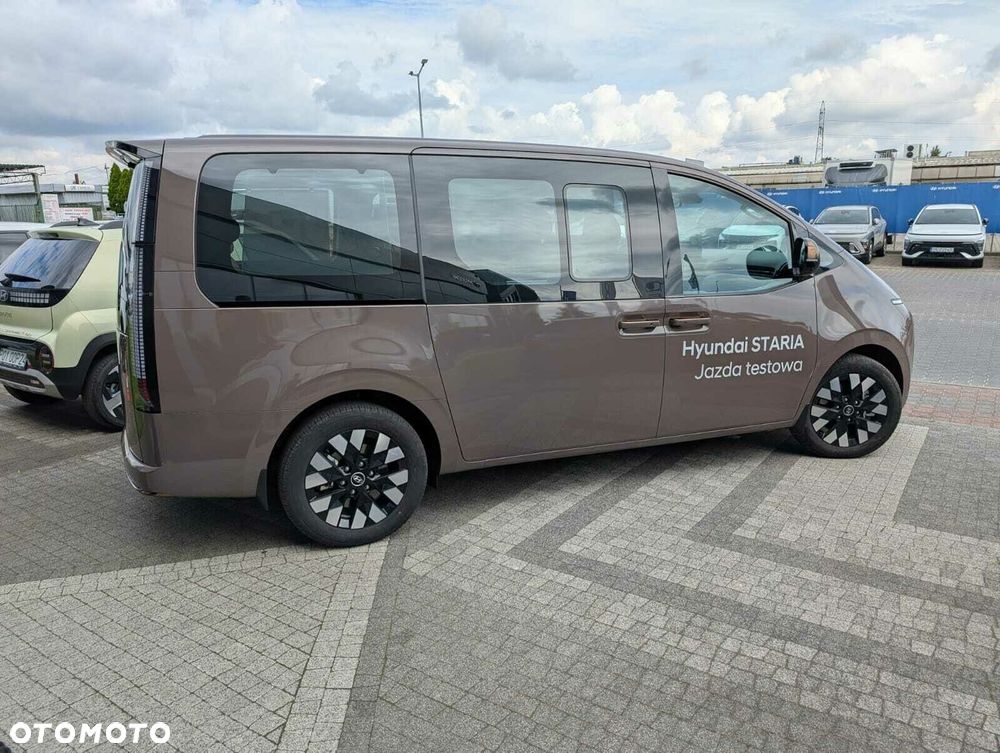 Hyundai Staria - 11