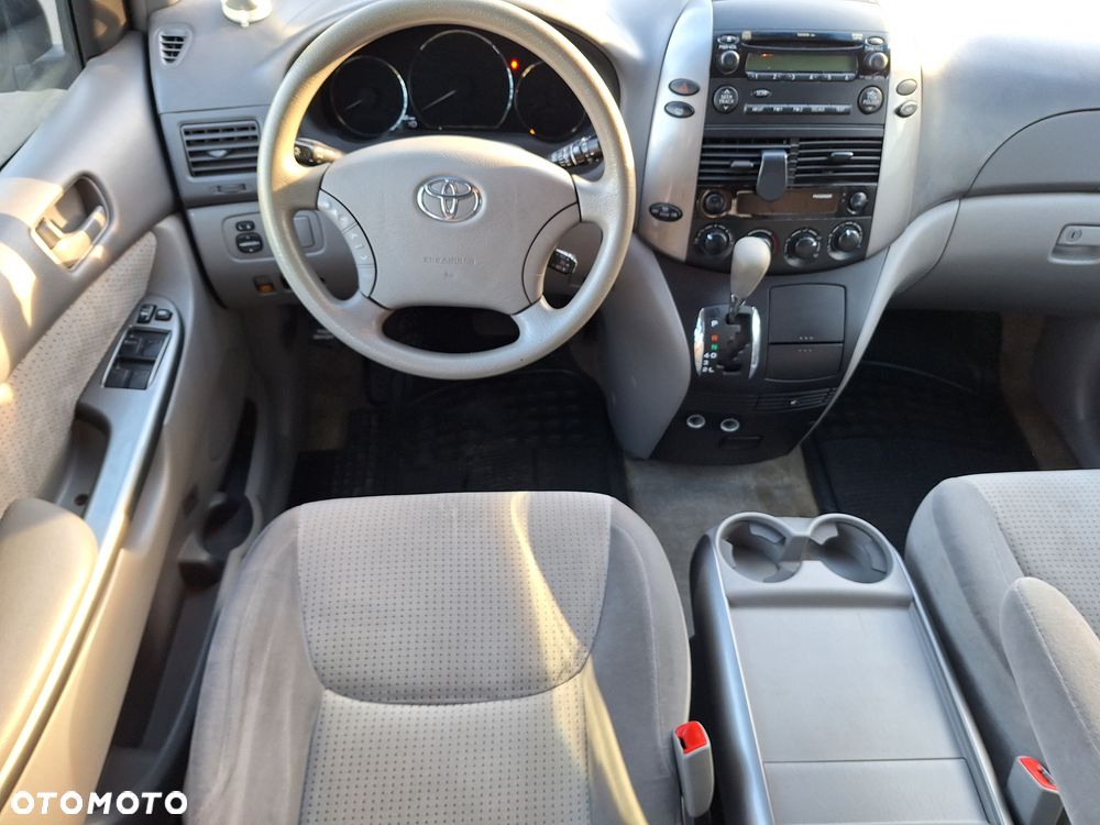 Toyota Sienna - 2
