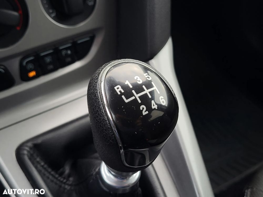 Ford Focus Turnier 1.6 TDCi DPF Start-Stopp-System Champions Edition - 13