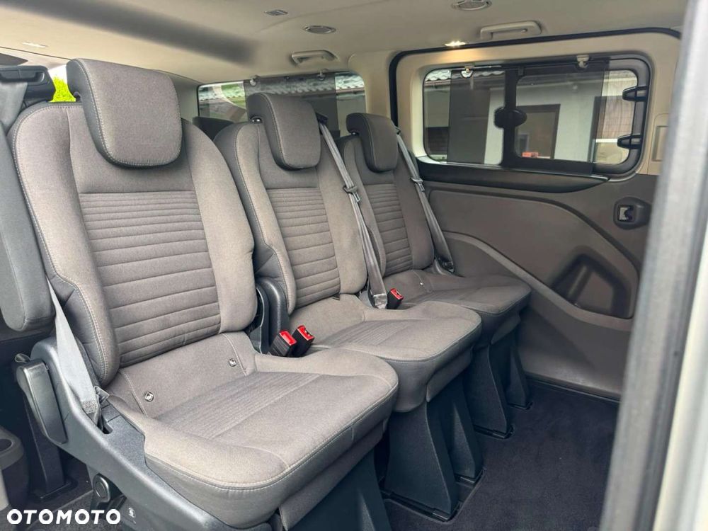 Ford Tourneo Custom - 31