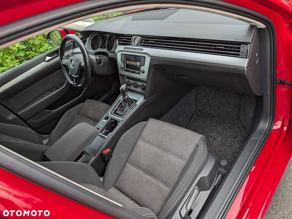 Volkswagen Passat 1.6 TDI SCR DSG Comfortline - 28