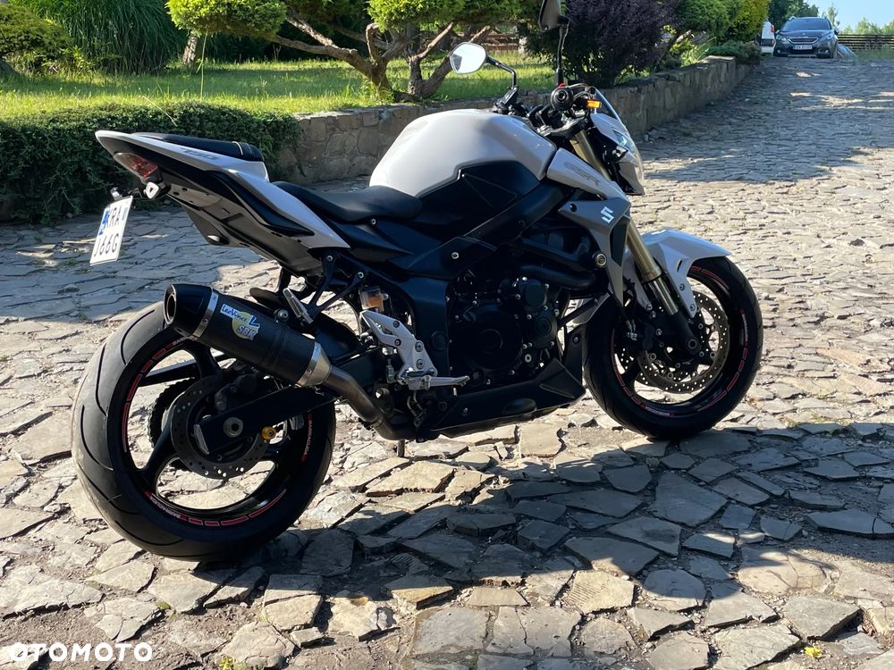 Suzuki GSR - 3