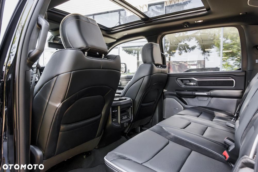 RAM 1500 Laramie Night Premium - 41