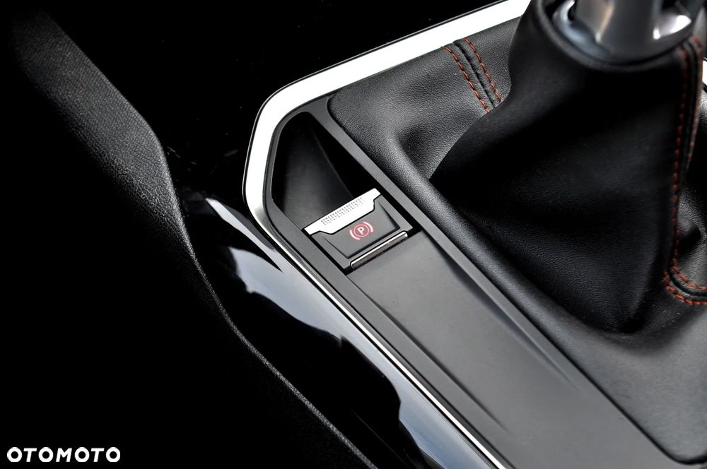 Peugeot 3008 1.2 PureTech Allure S&S - 33