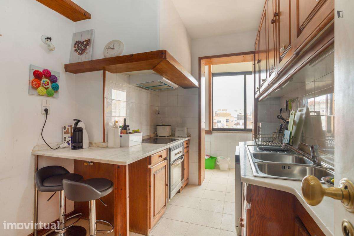 Quarto - localizado em Roma-Areeiro Lisbon - Grande imagem: 5/11