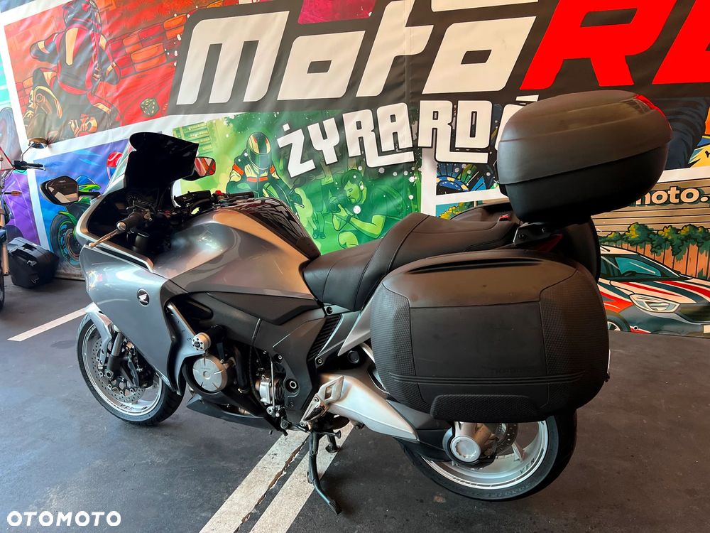 Honda VFR - 13