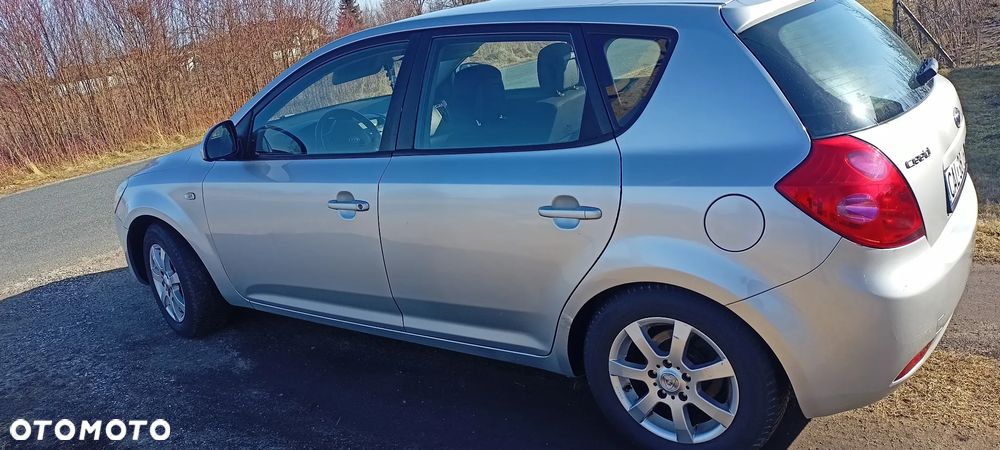Kia Ceed 1.4 Comfort + - 16
