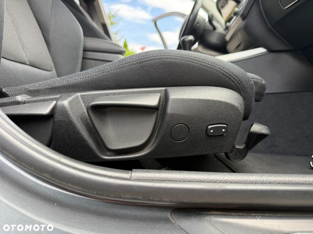 BMW Seria 1 120d Sport Line - 35