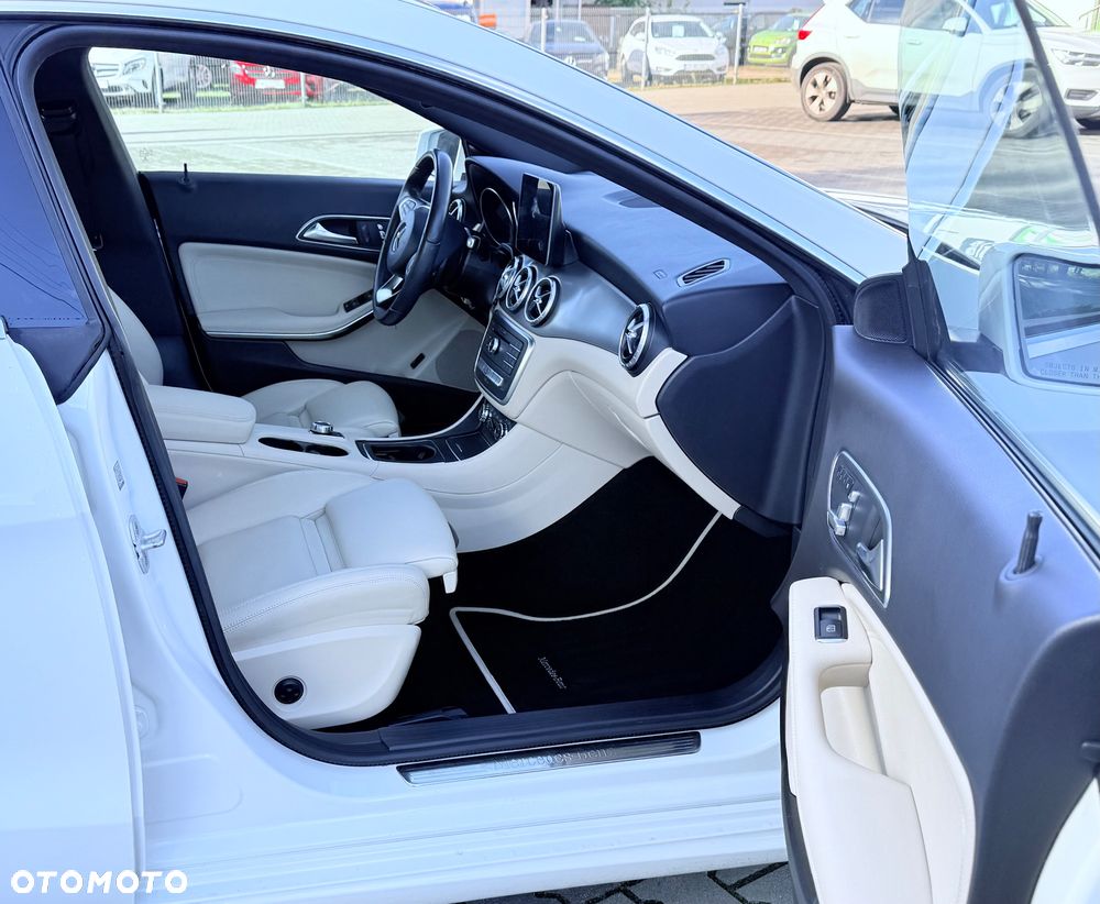 Mercedes-Benz CLA 250 AMG Line - 21