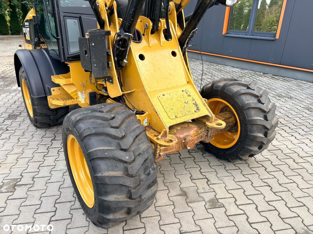 Caterpillar 908M - 30