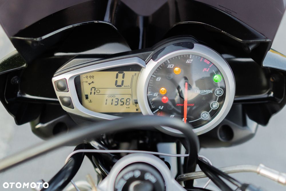 Triumph Street Triple - 22