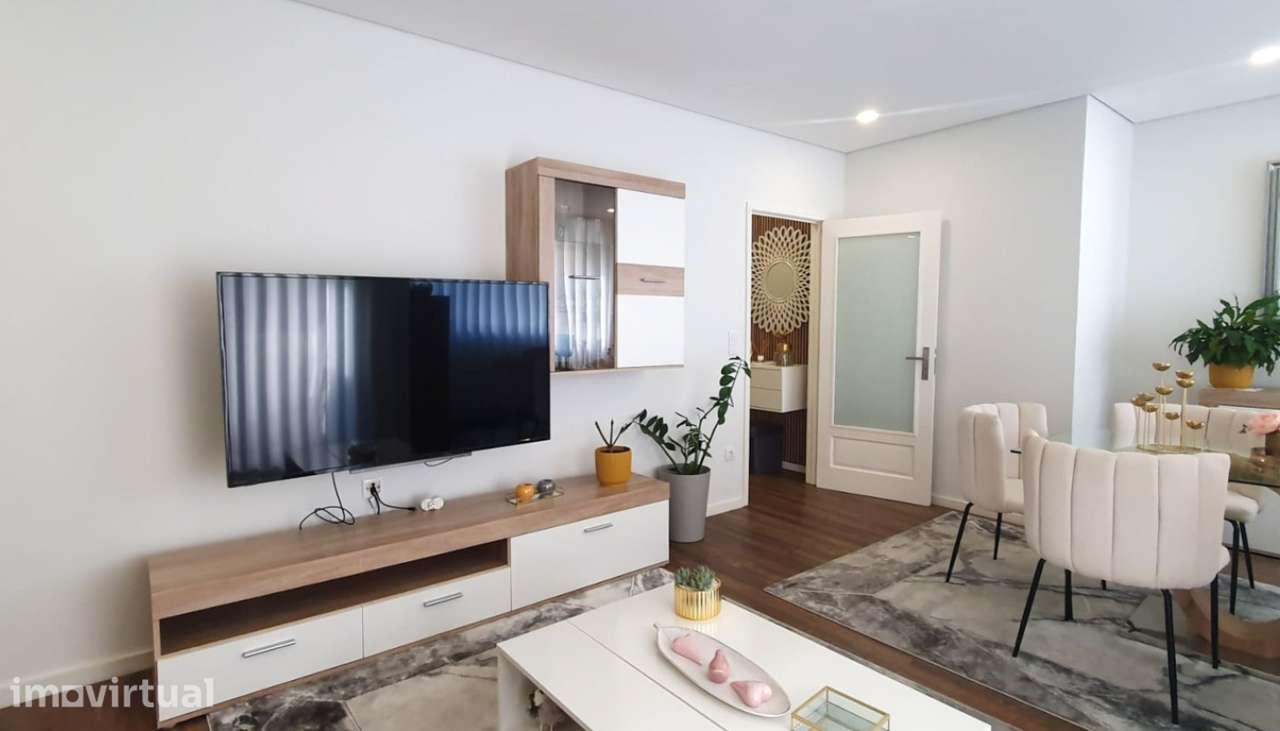 Apartamento T3 remodelado a 50 metros da praia na Póvoa de Varzim - Grande imagem: 2/20