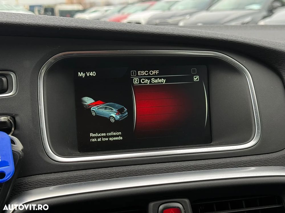 Volvo V40 D2 Aut. Momentum - 14