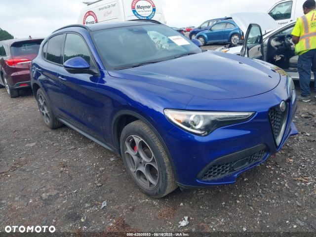 Alfa Romeo Stelvio - 1