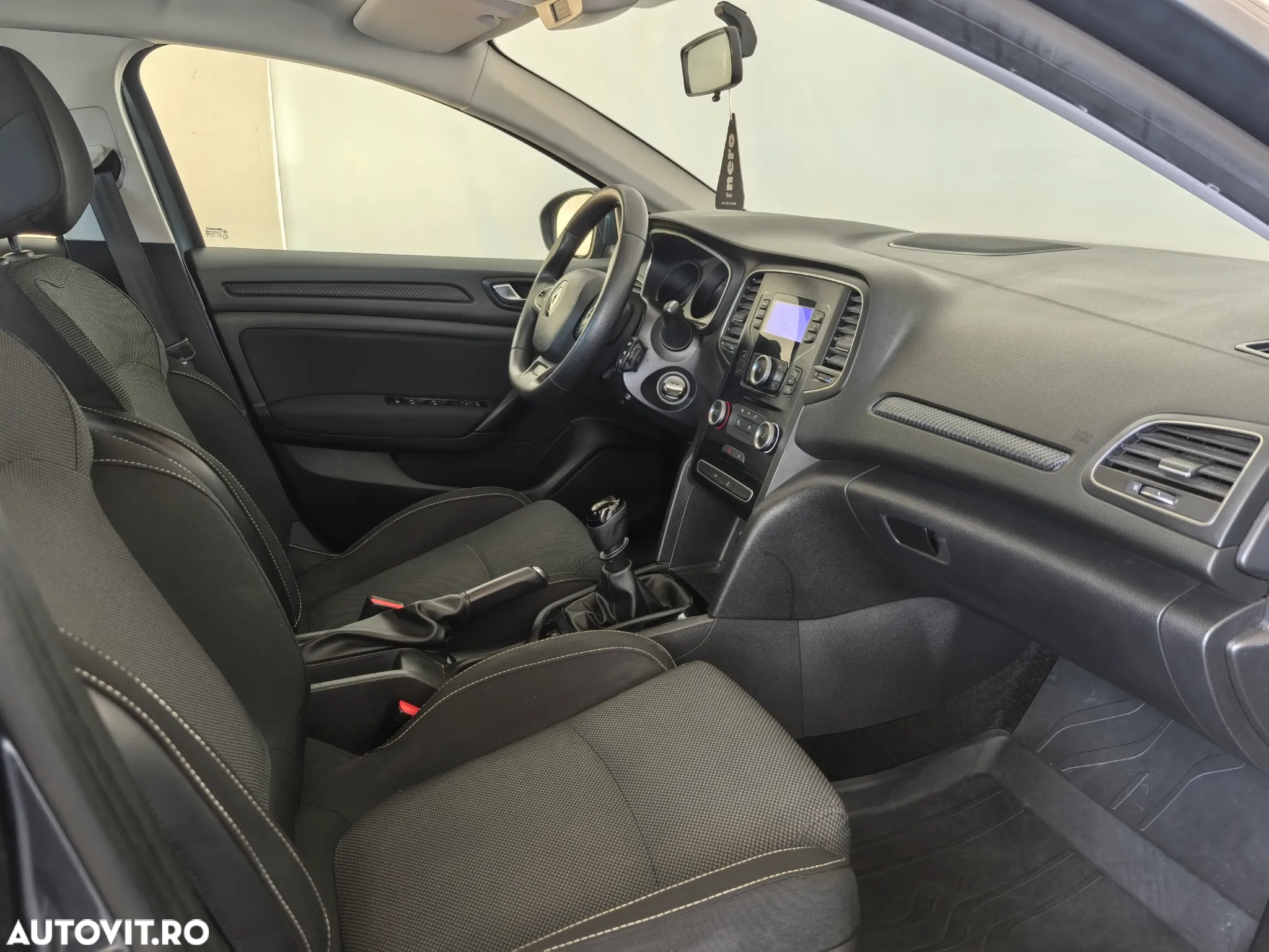 Renault Megane ENERGY TCe Zen - 23