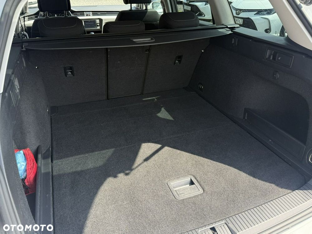 Volkswagen Passat - 35