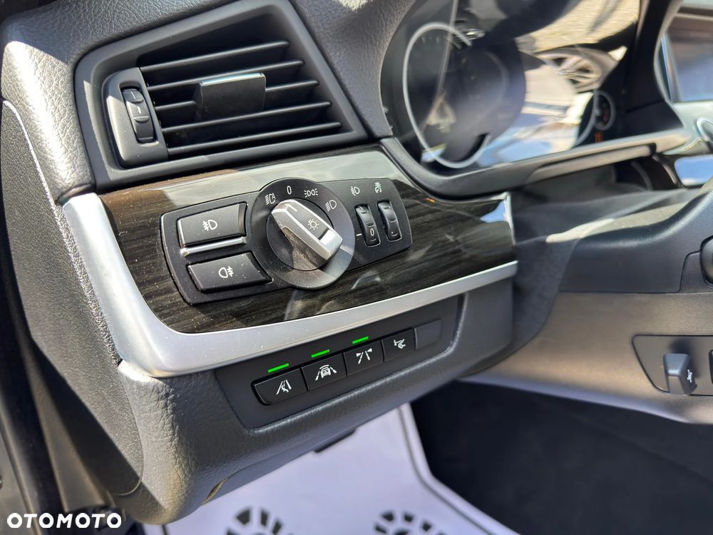 BMW Seria 5 528i xDrive - 31