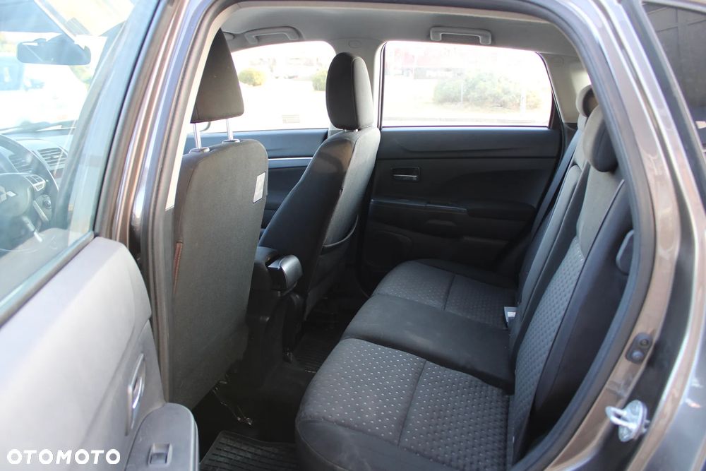 Mitsubishi ASX 1.6 Inform - 12