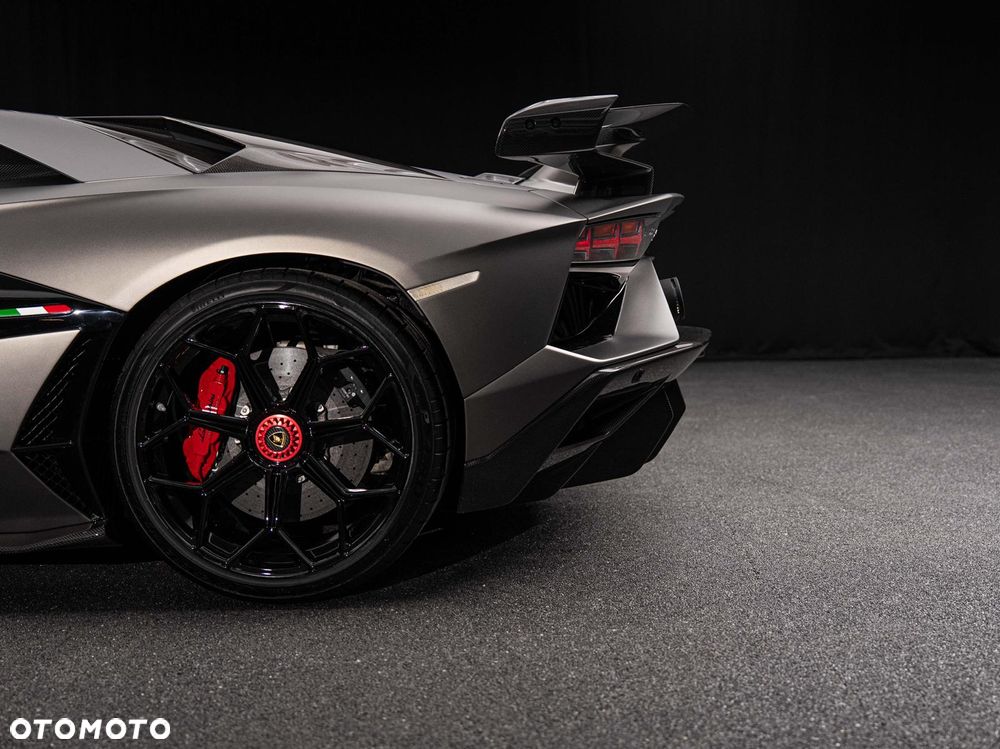 Lamborghini Aventador - 6