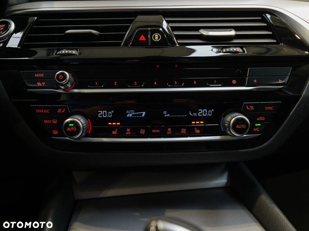 BMW Seria 5 520d xDrive MHEV - 28