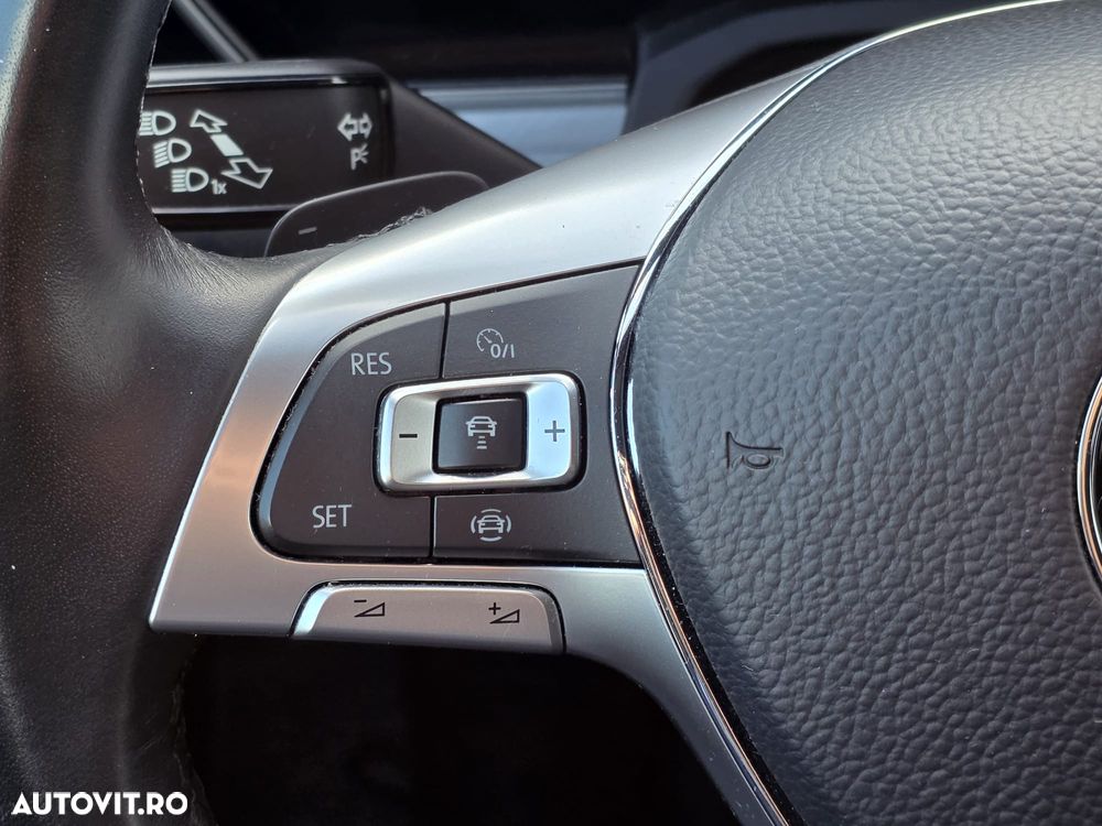 Volkswagen Touareg - 11