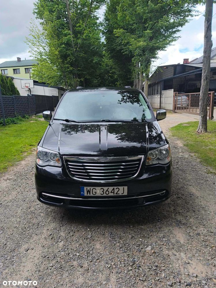 Chrysler Town & Country - 4