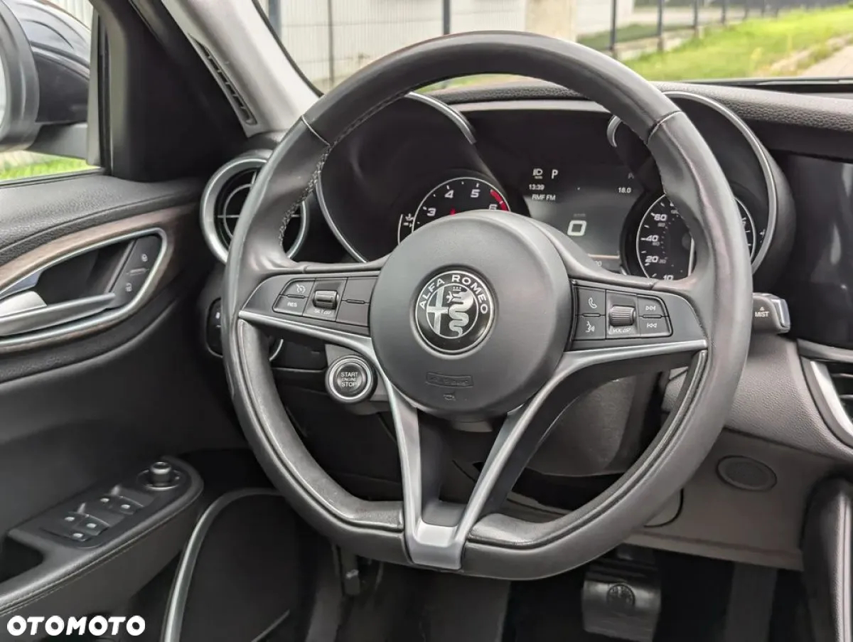 Alfa Romeo Giulia 2.0 Turbo TI Q4 - 8