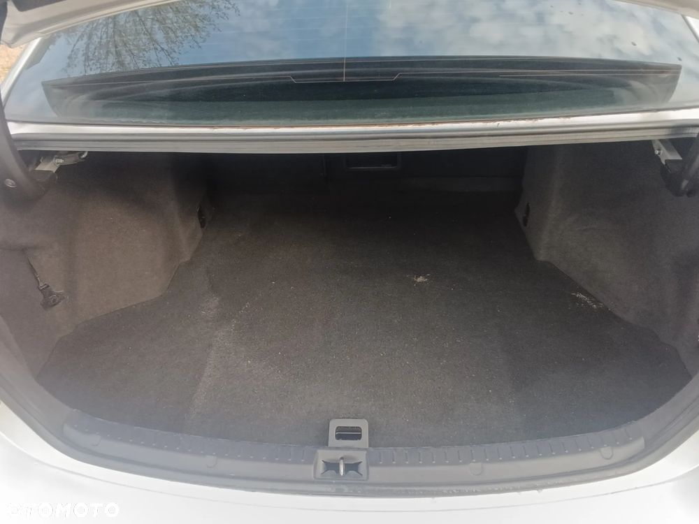 Toyota Avensis 2.0 D-4D Luna - 12